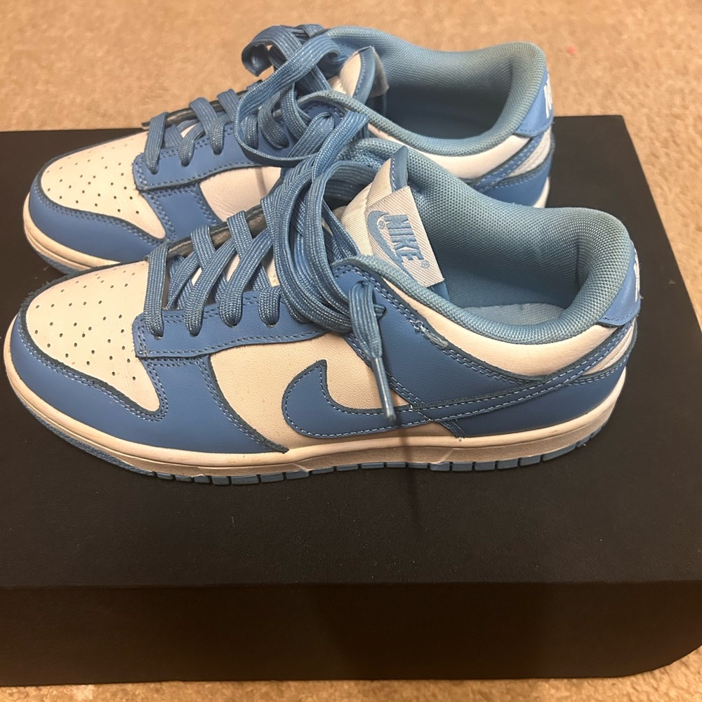 UNC Nike dunks size 7